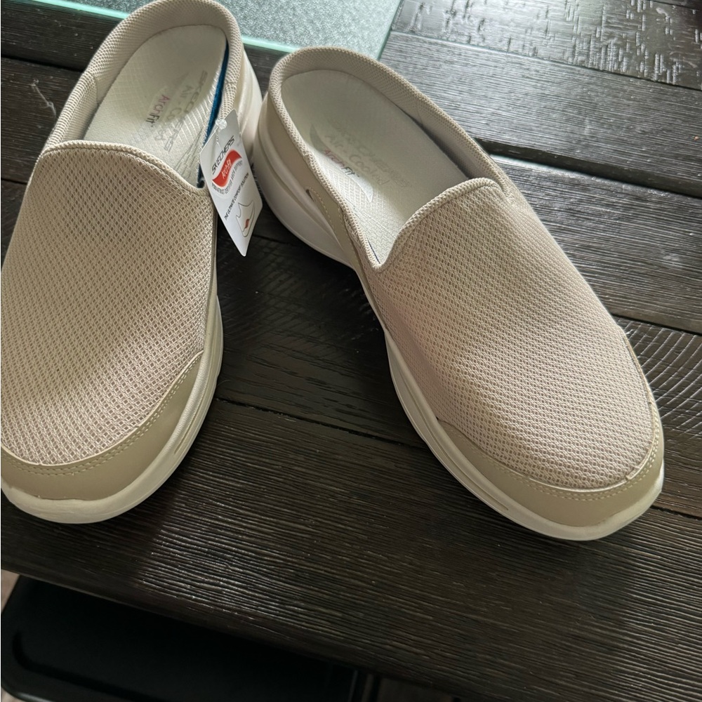Skechers Slip-on Sneaker